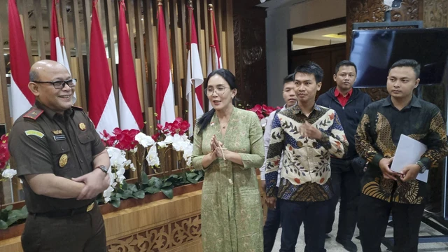 Rieke Diah Pitaloka Dari Oneng ke Parlemen